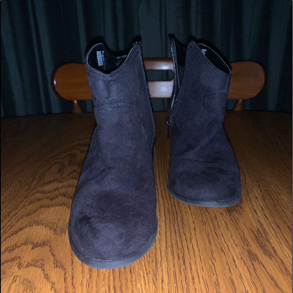 Women boots size 8